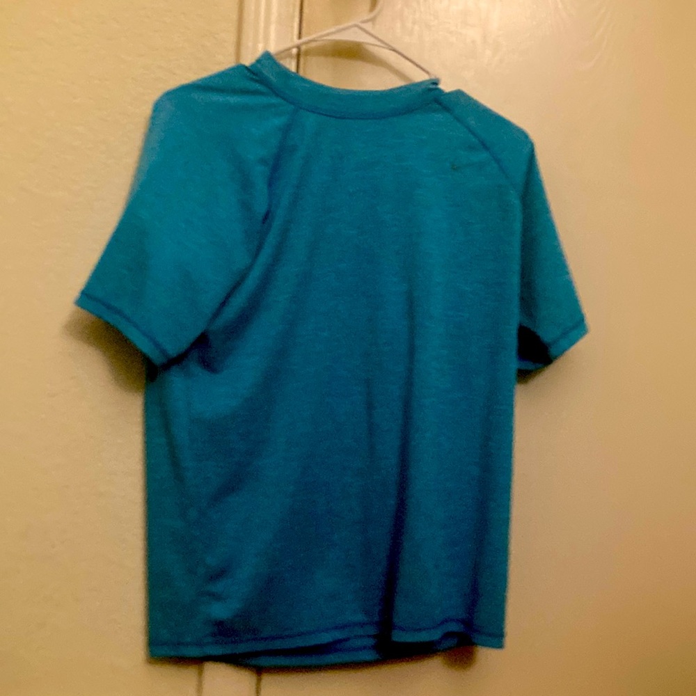 I’m selling a nike tee for kids